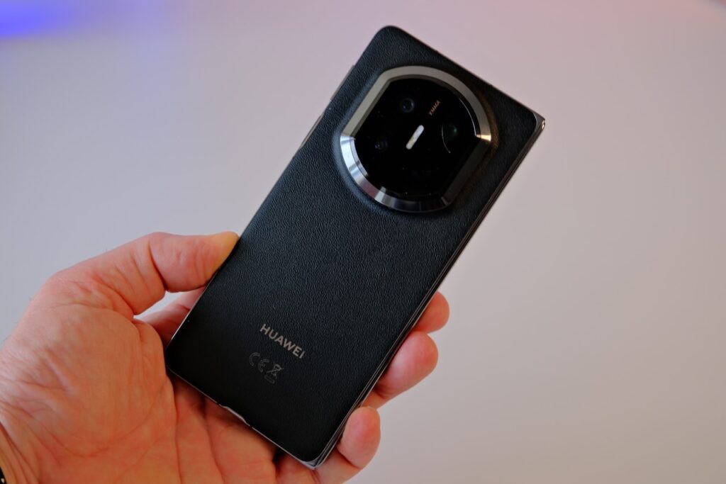 Huawei Mate X7 ile Katlanabilir Telefon Deneyiminde Devrim Yaratın